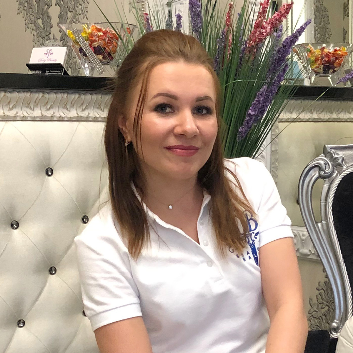Алена - мастер маникюра и педикюра, визажист